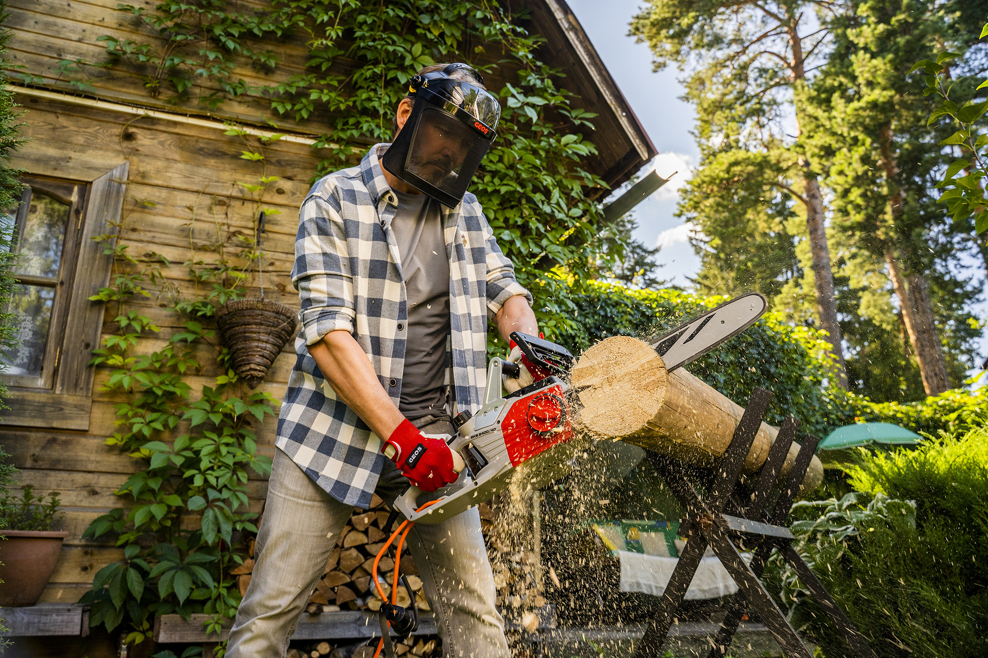 Какую электрическую цепную пилу выбрать для дома или дачи?