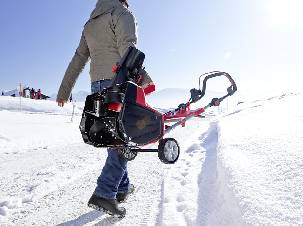 Выбираем идеальный снегоуборщик GEOS для частного дома: SnowLine или Arctic Line?