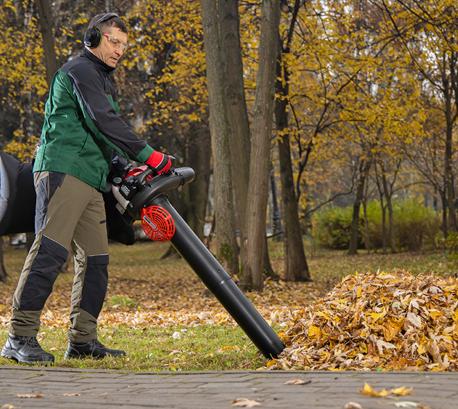 <b>GEOS MAX HB 330</b> может использоваться в режиме всасывающего садового измельчителя. Для этого необходим комплект дооснащения - опция. 
Данная модель отлично подходит для уборки как придомовых, садовых участков, так и территорий коммерческих объектов.