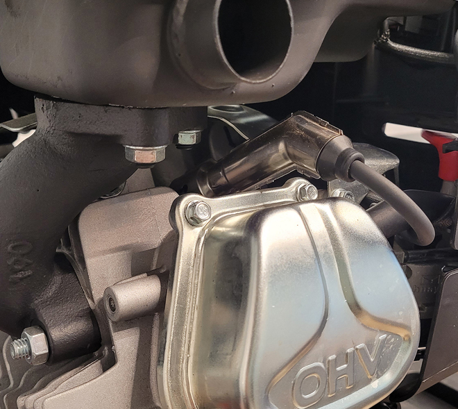 <b>Специальный карбюратор</b> снегоуборщиков серии Arctic Line предназначены для работы при низких отрицательных температурах. Дозирующая игла квадратного сечения для минимизации пятна контакта.